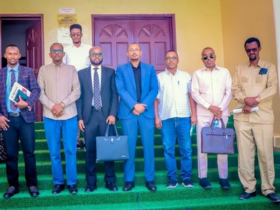 Maareeyaha Wakaaldda Biyaha Hargeysa oo la kulmey Guddida Degaanka, Khayraadka Dabiiciga ah iyo Waxsoo-saarka ee Golaha Wakiillada Jamhuuriyadda Somaliland.