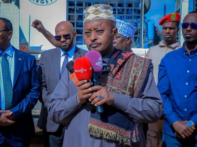 Wax sadaqo loola baxo biyaha u wanagsan …Suldaan Cabdiraxmaan Cabdilaahi...